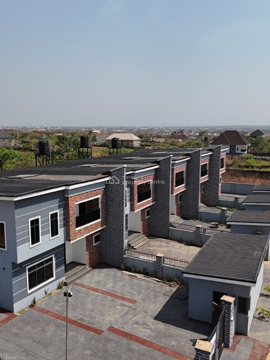 Foir Bedroom Terrace Duplex with Self Compound, Independence Layout Phase Two, Enugu, Enugu, Terraced Duplex for Sale