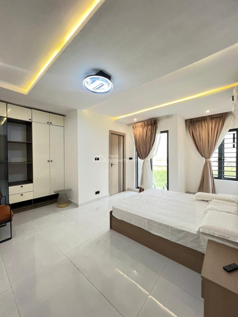 Contemporary 2  Bedroom Apartment with Elevator and Swimming Pool, Lekki Phase 1, Lekki, Lagos, Flat / Apartment for Sale