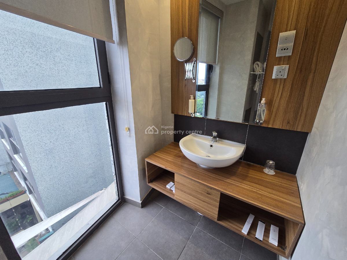 Fully Furnished & Serviced Three (3) Bedroom Flat with Bq,elevator&gym, Victoria Island (vi), Lagos, Flat / Apartment for Sale