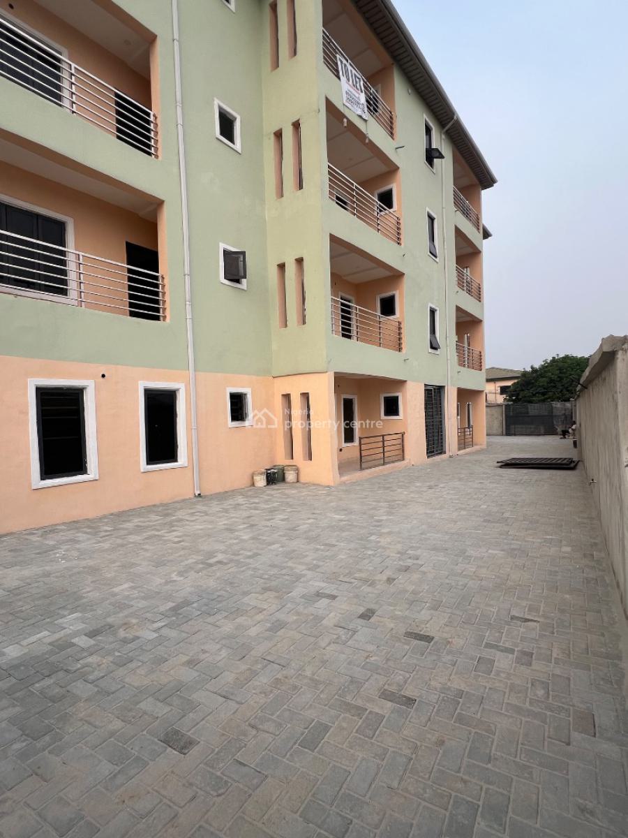 Massive 2 Bedroom Apartment Upstairs, Elesekan Bogije Ibeju Lekki Lagos, Bogije, Ibeju Lekki, Lagos, Flat / Apartment for Rent