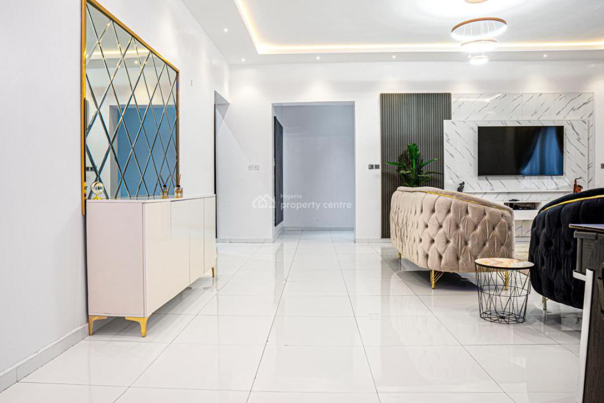 Well Finished and  Well Furnished 3 Bedroom Flat with Bq O, Back of Evacare Hospital, Lekki Phase 1, Lekki, Lagos, Flat / Apartment for Rent