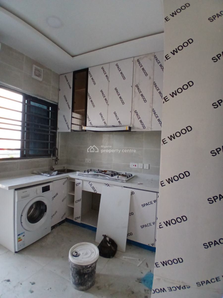 Newly Built and Serviced with 24/7 Power Supply 3 Bedroom En-suite Fla, Lekki Phase 1, Lekki, Lagos, Flat / Apartment for Sale