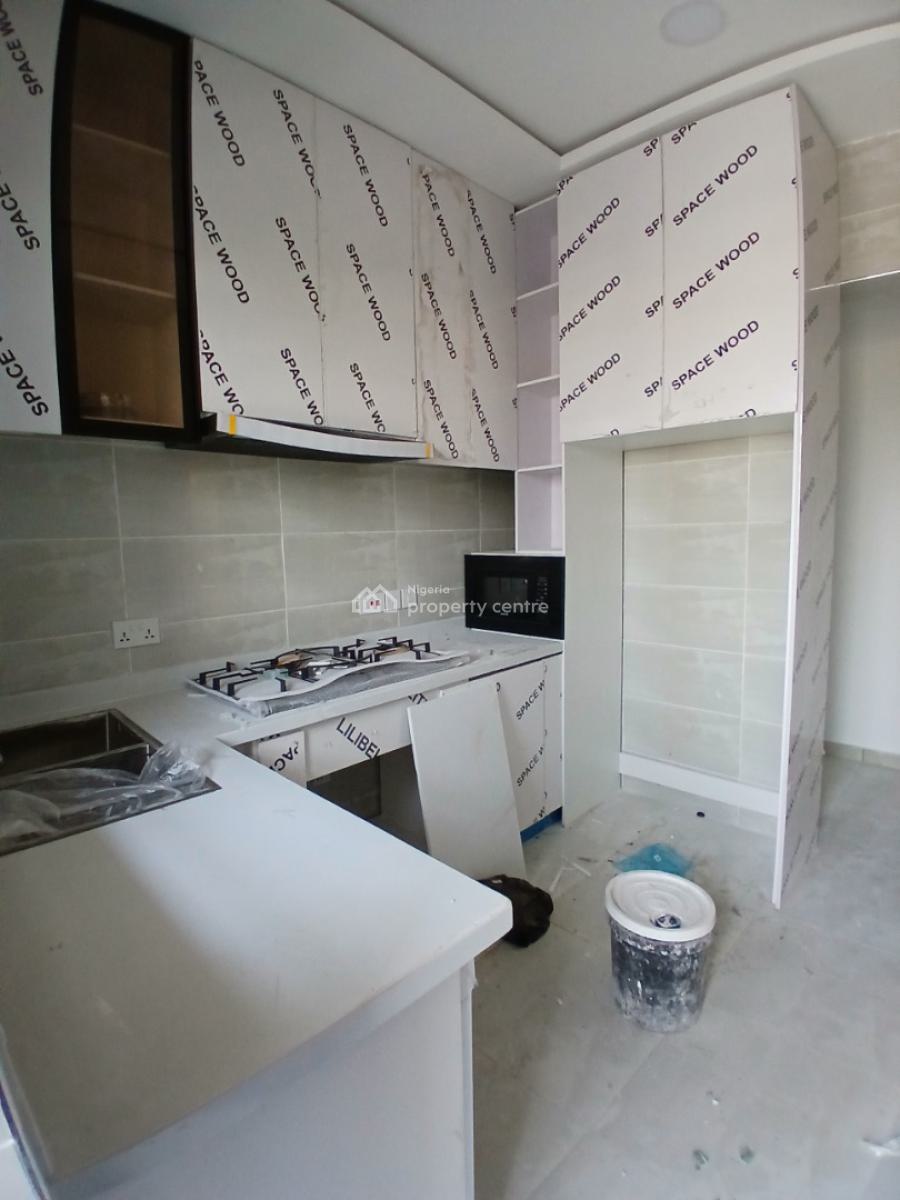 Newly Built and Serviced with 24/7 Power Supply 3 Bedroom En-suite Fla, Lekki Phase 1, Lekki, Lagos, Flat / Apartment for Sale