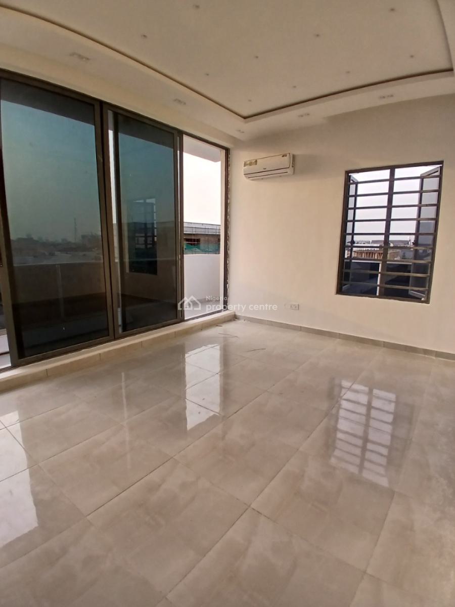 Newly Built and Serviced with 24/7 Power Supply 3 Bedroom En-suite Fla, Lekki Phase 1, Lekki, Lagos, Flat / Apartment for Sale