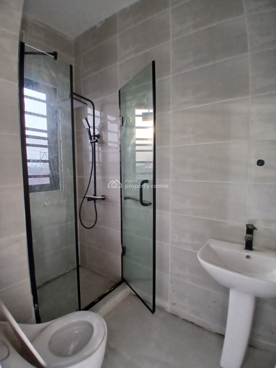 Newly Built and Serviced with 24/7 Power Supply 3 Bedroom En-suite Fla, Lekki Phase 1, Lekki, Lagos, Flat / Apartment for Sale