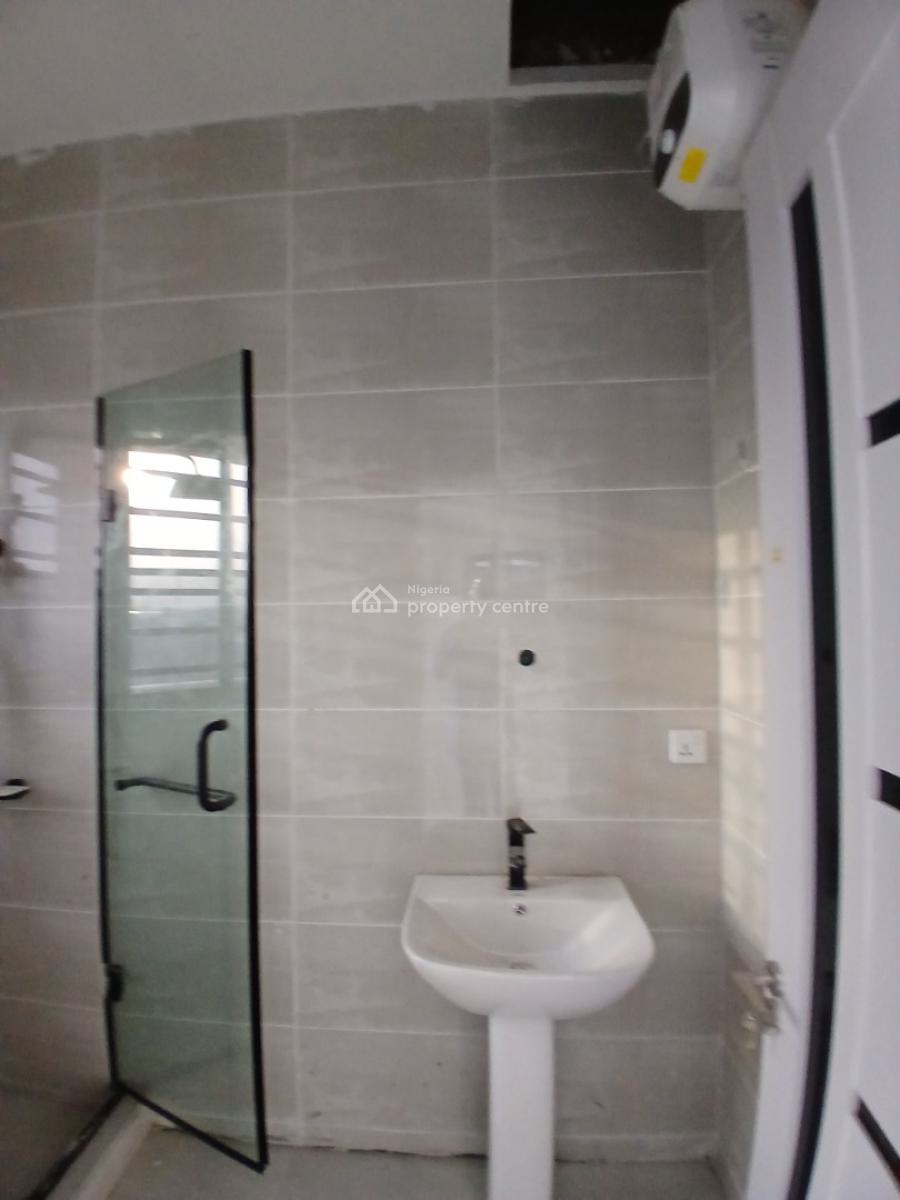 Newly Built and Serviced with 24/7 Power Supply 3 Bedroom En-suite Fla, Lekki Phase 1, Lekki, Lagos, Flat / Apartment for Sale