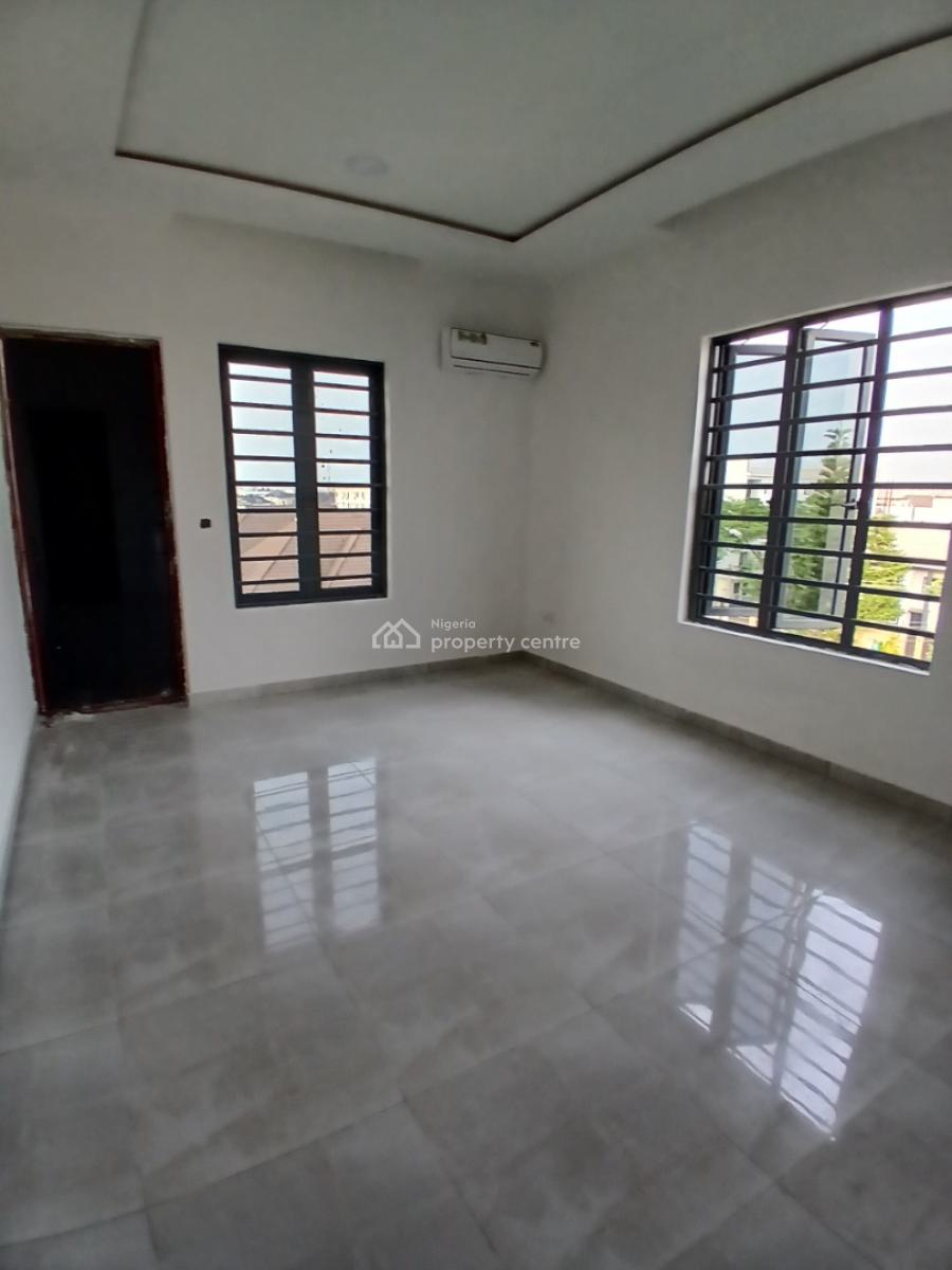 Newly Built and Serviced with 24/7 Power Supply 3 Bedroom En-suite Fla, Lekki Phase 1, Lekki, Lagos, Flat / Apartment for Sale