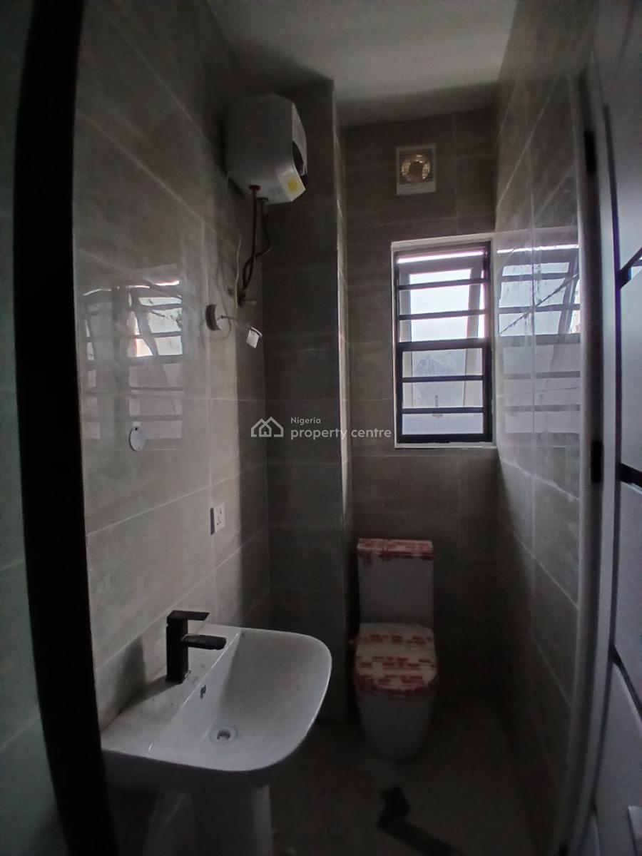 Newly Built and Serviced with 24/7 Power Supply 3 Bedroom En-suite Fla, Lekki Phase 1, Lekki, Lagos, Flat / Apartment for Sale
