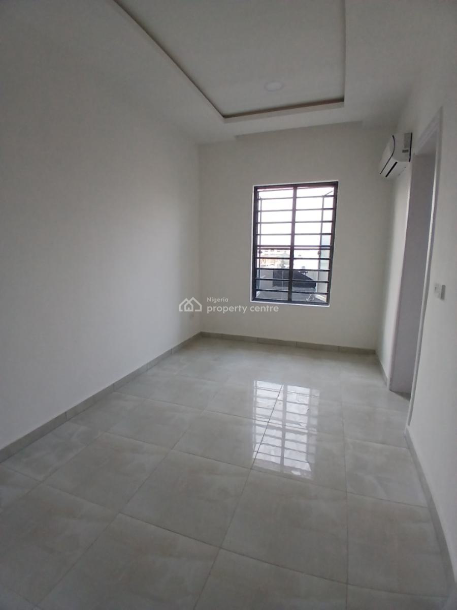 Newly Built and Serviced with 24/7 Power Supply 3 Bedroom En-suite Fla, Lekki Phase 1, Lekki, Lagos, Flat / Apartment for Sale