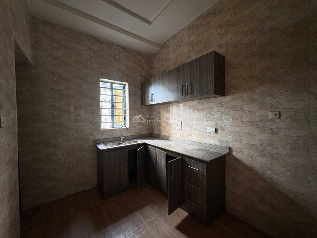 Beautiful Spacious 2bedrooms Apartment Upstairs, Chevron, Lekki, Lagos, Flat / Apartment for Rent