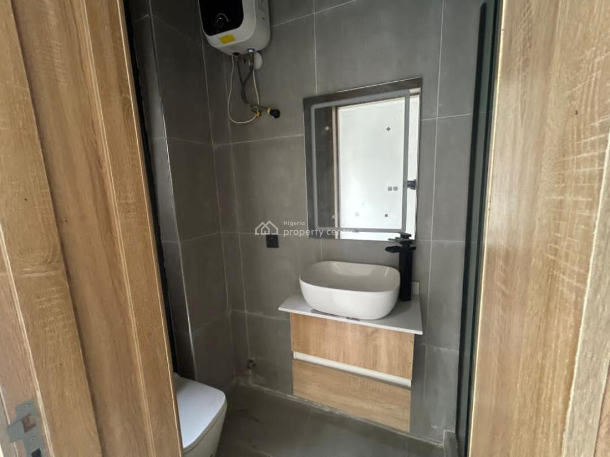Smart 2 Bedrooms Ensuite, Toyota Road, Ikate Elegushi, Lekki, Lagos, Flat / Apartment for Sale