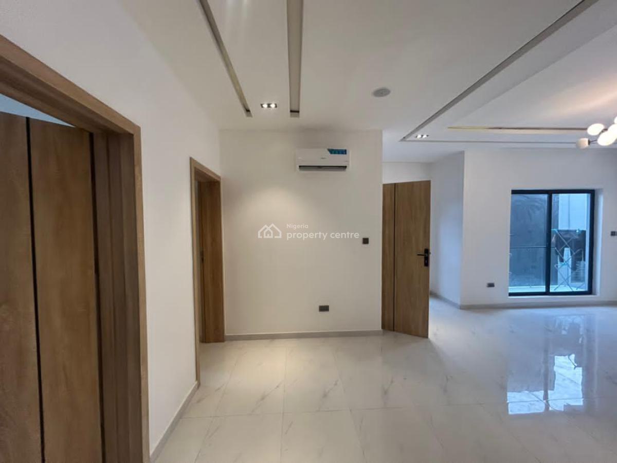 Smart 2 Bedrooms Ensuite, Toyota Road, Ikate Elegushi, Lekki, Lagos, Flat / Apartment for Sale