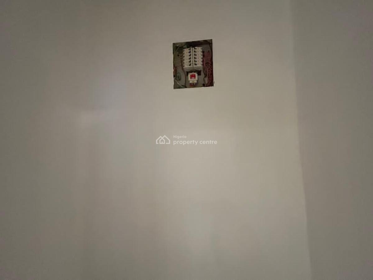 Smart 2 Bedrooms Ensuite, Toyota Road, Ikate Elegushi, Lekki, Lagos, Flat / Apartment for Sale