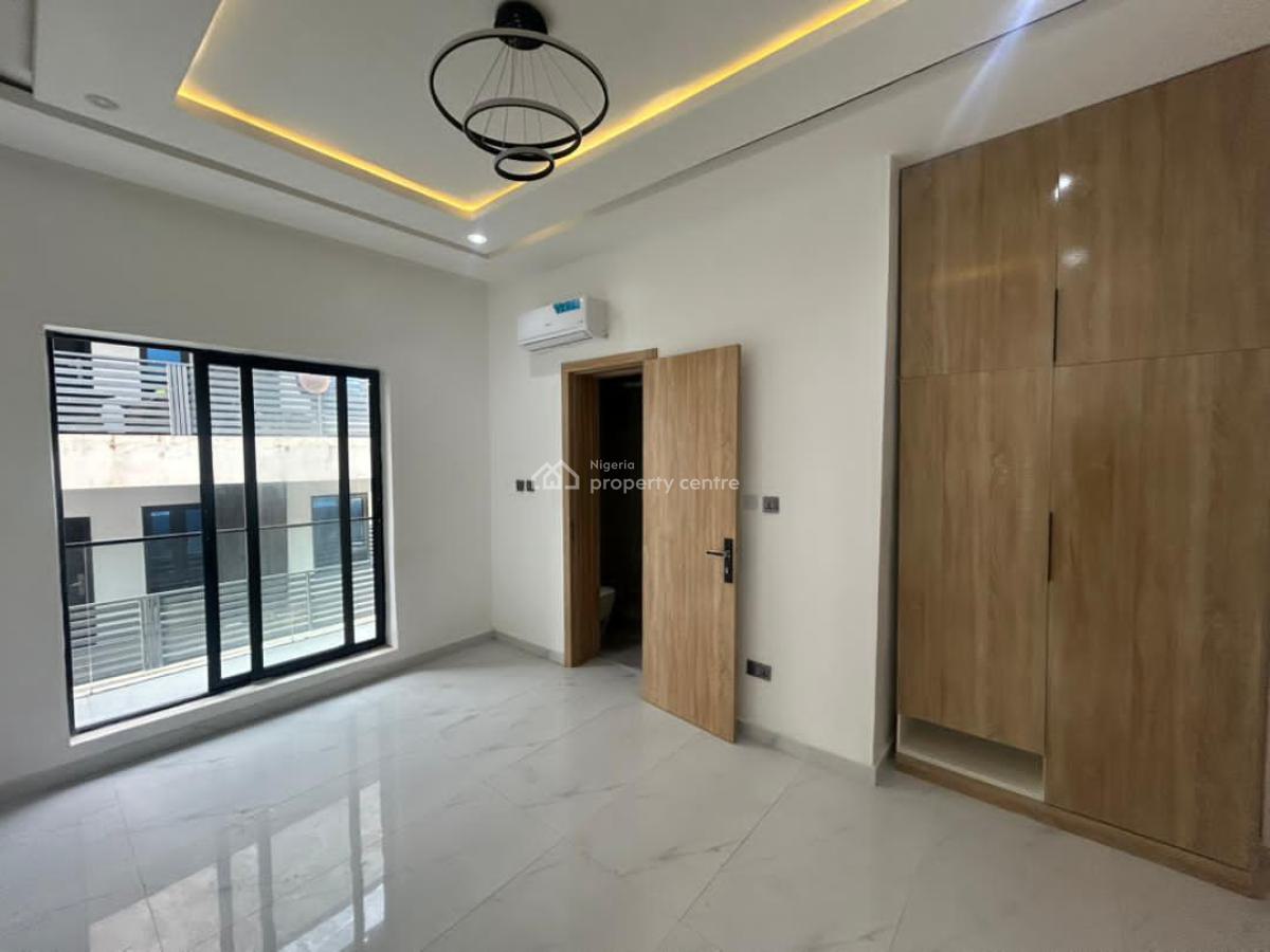 Smart 2 Bedrooms Ensuite, Toyota Road, Ikate Elegushi, Lekki, Lagos, Flat / Apartment for Sale