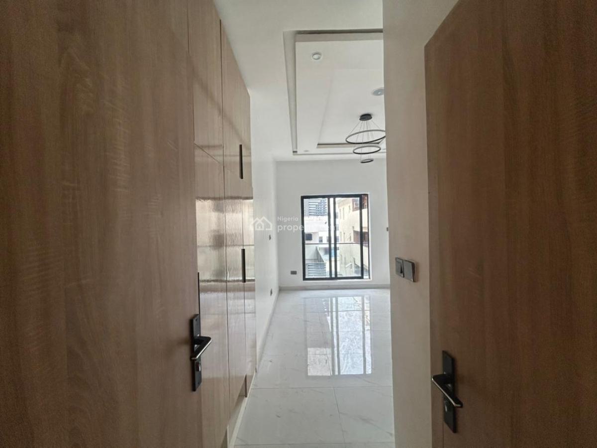 Smart 2 Bedrooms Ensuite, Toyota Road, Ikate Elegushi, Lekki, Lagos, Flat / Apartment for Sale