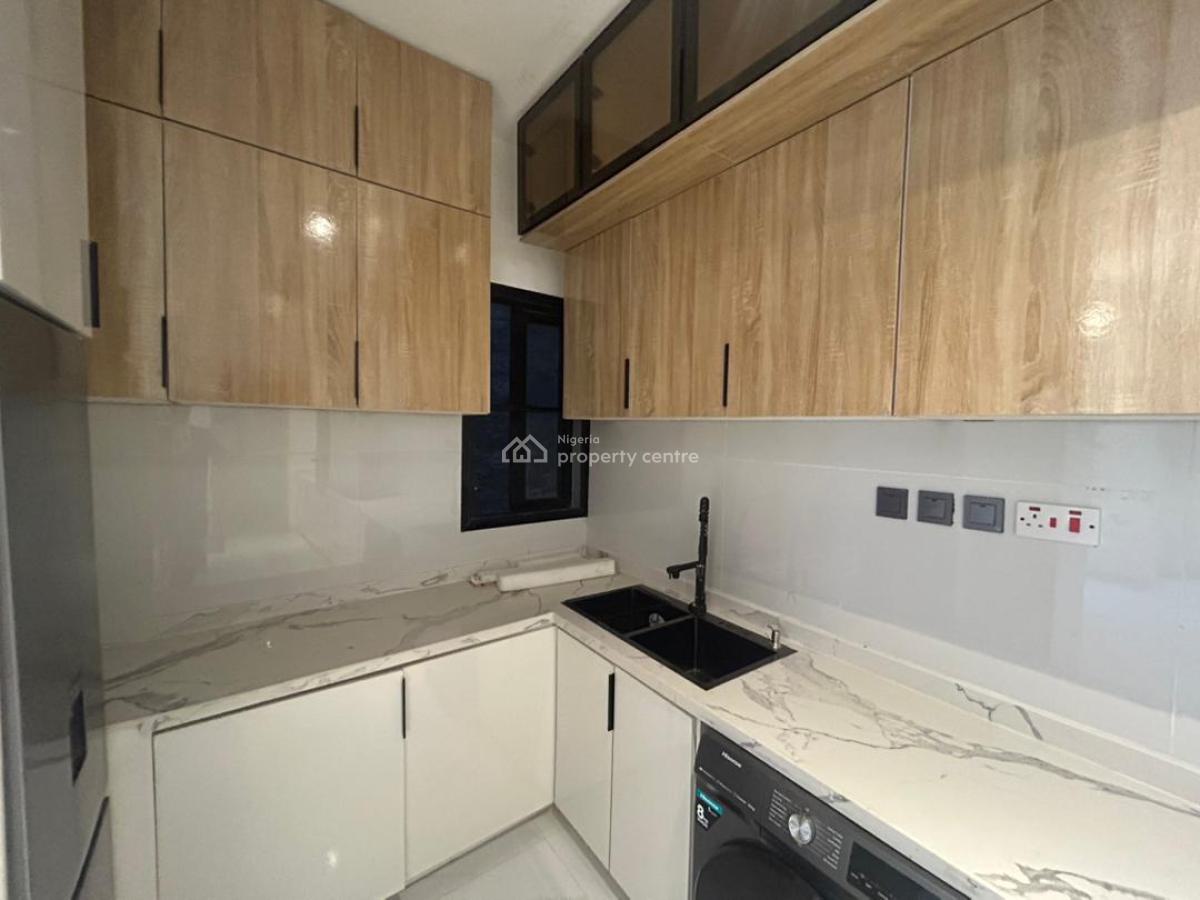 Smart 2 Bedrooms Ensuite, Toyota Road, Ikate Elegushi, Lekki, Lagos, Flat / Apartment for Sale