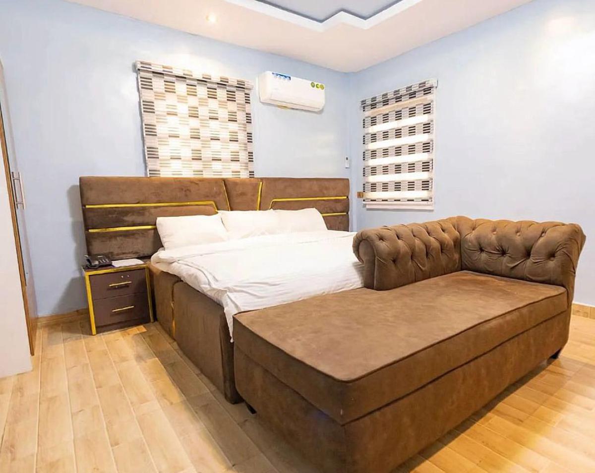 16 Rooms Hotel, Ijesha Road, Surulere, Lagos, Hotel / Guest House for Sale