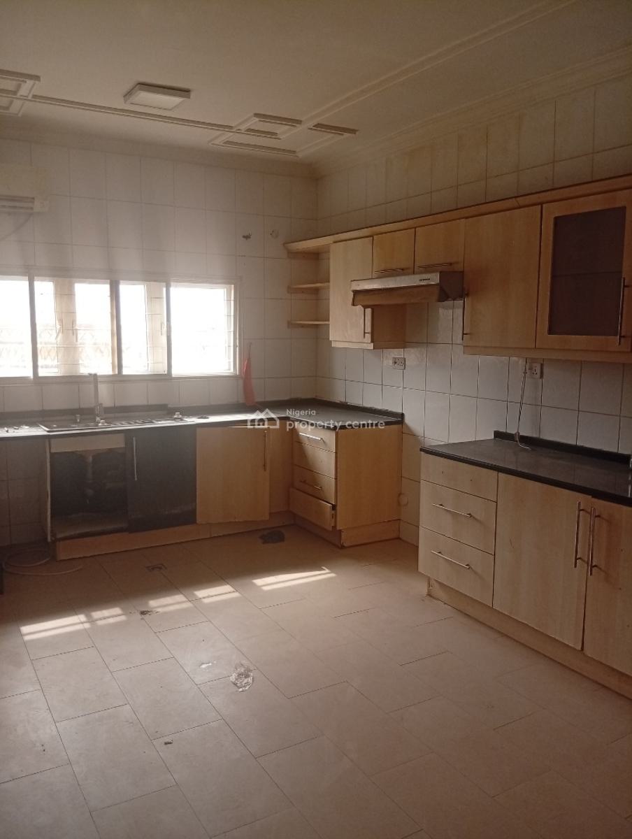 Newly Vacated 4bedroom Terrace Duplex No Bq, American International School, Durumi, Abuja, Terraced Duplex for Rent