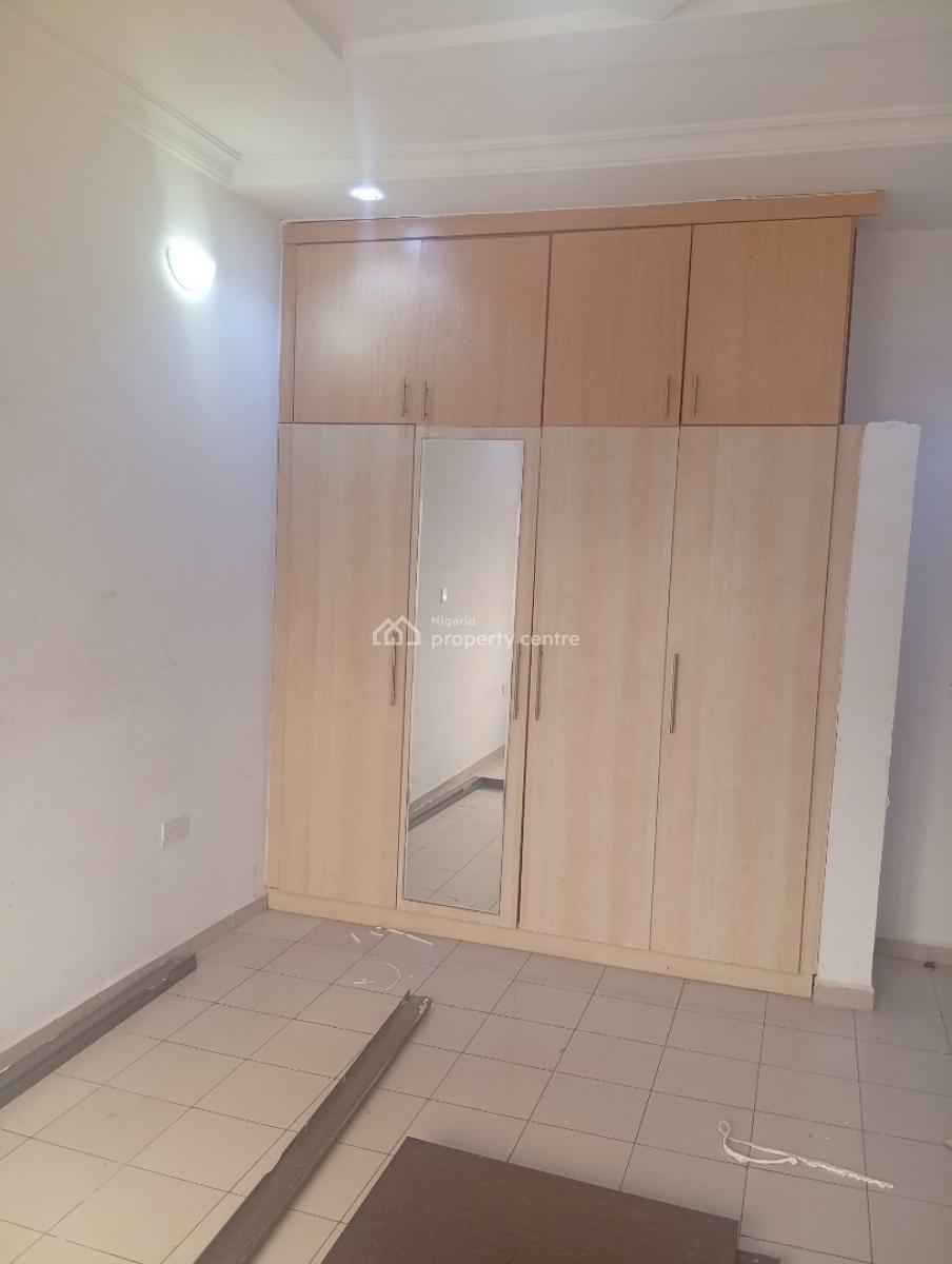 Newly Vacated 4bedroom Terrace Duplex No Bq, American International School, Durumi, Abuja, Terraced Duplex for Rent