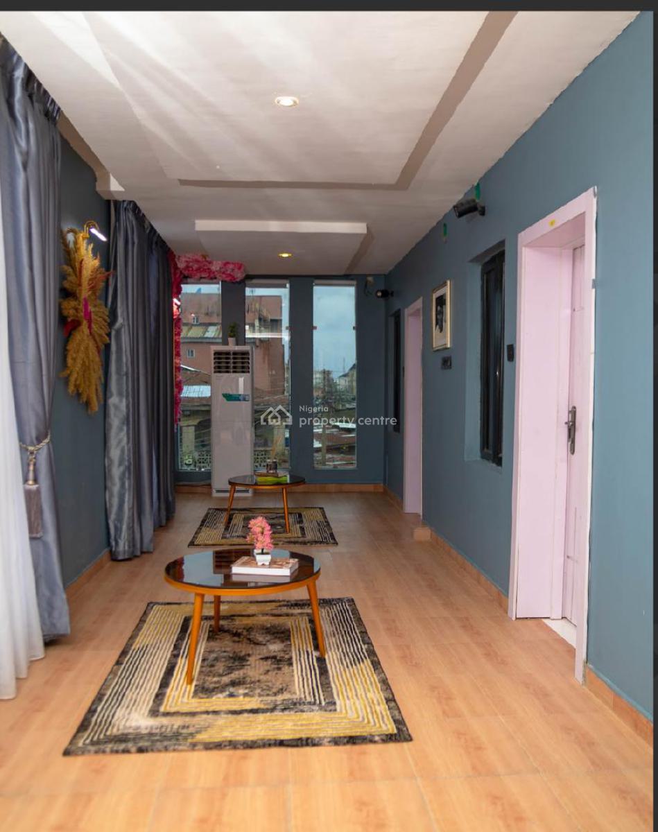 Luxury 1 Bedroom Apartment with Cinema and Pool, Housekeeping,wifi,cctv, Car Park Space and Lots More, Lekki, Lagos, Flat / Apartment Short Let