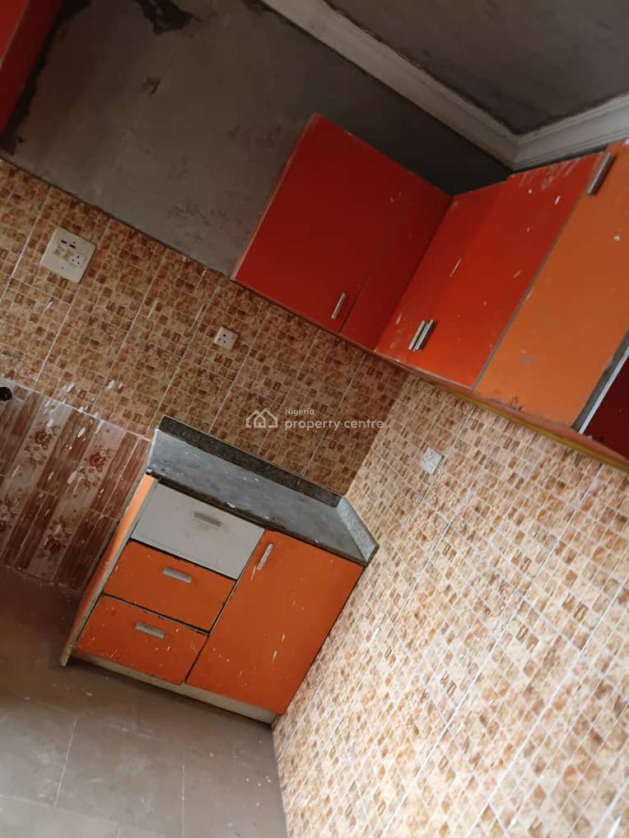 3brm Flat All Rooms Ensuite Upstairs in a Gated Close Around Omo Onile, Obawole Ifako Ijaya Lga, Ogba, Ikeja, Lagos, Flat / Apartment for Rent