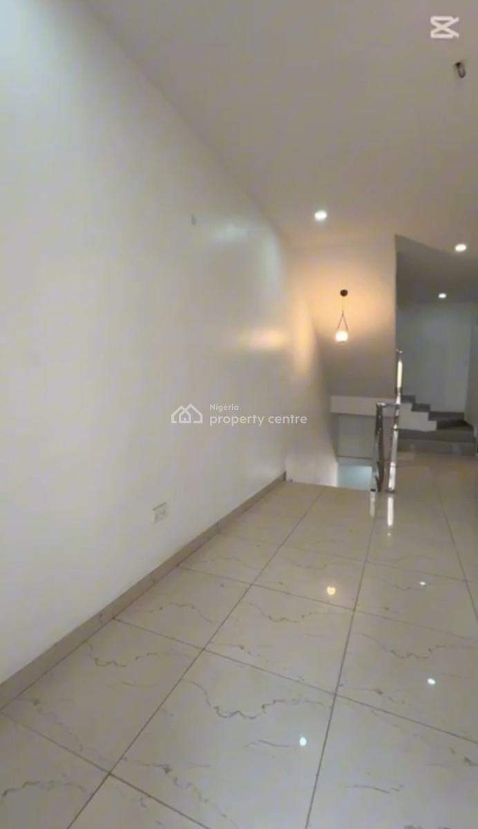 4bedrooms Terrace Duplex with Bq, Tarred Road, Guzape District, Abuja, Terraced Duplex for Rent