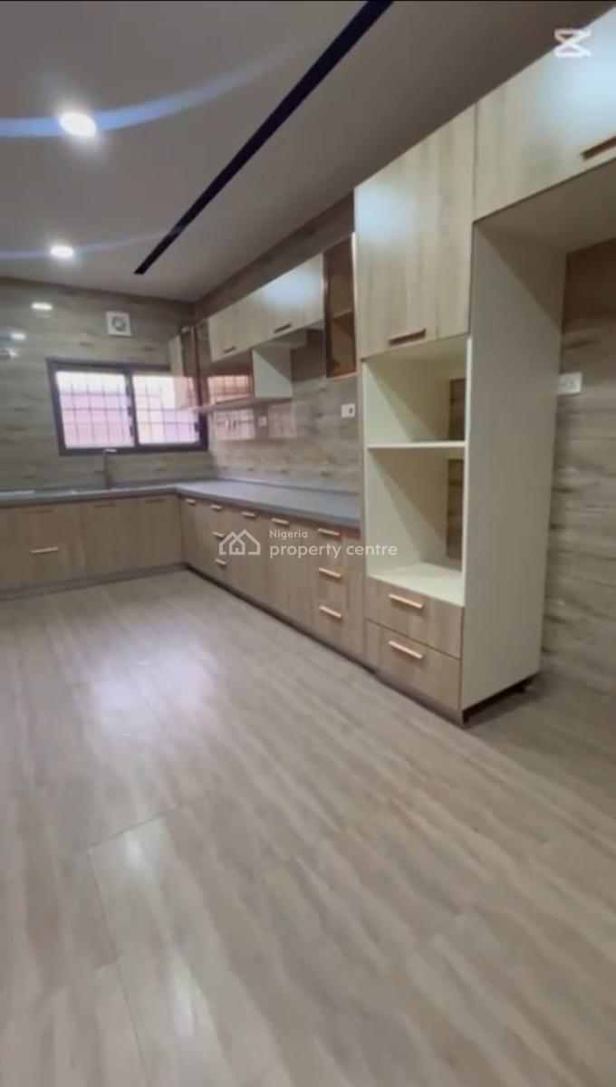 4bedrooms Terrace Duplex with Bq, Tarred Road, Guzape District, Abuja, Terraced Duplex for Rent