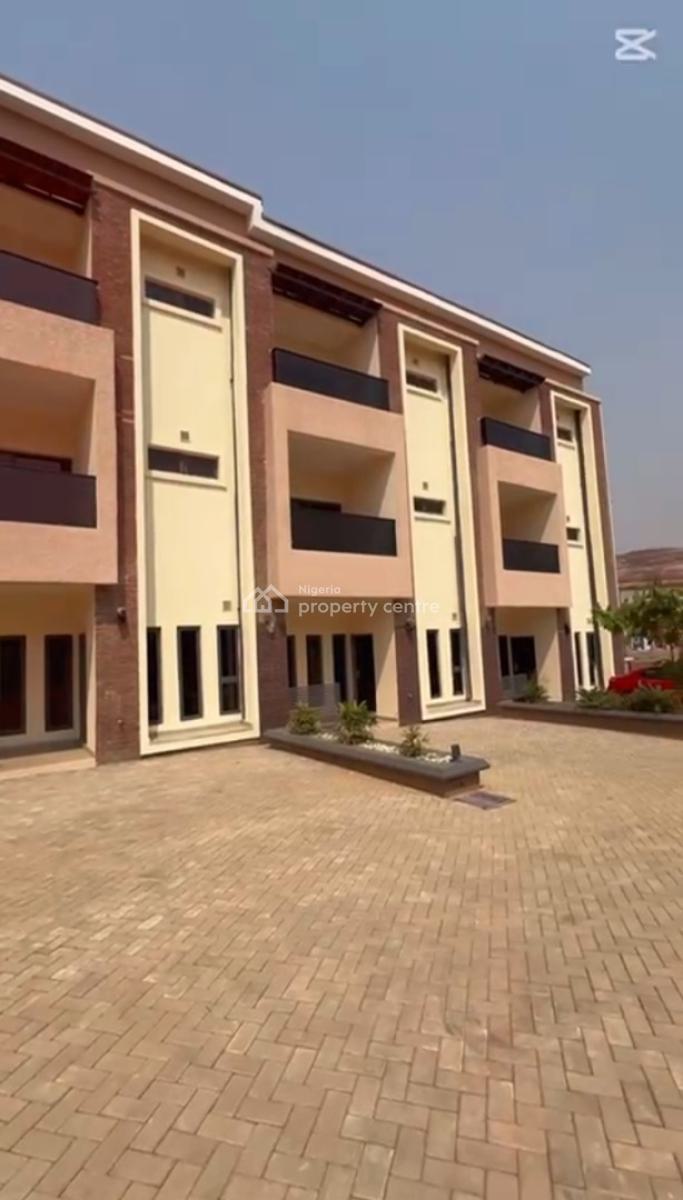 4bedrooms Terrace Duplex with Bq, Tarred Road, Guzape District, Abuja, Terraced Duplex for Rent