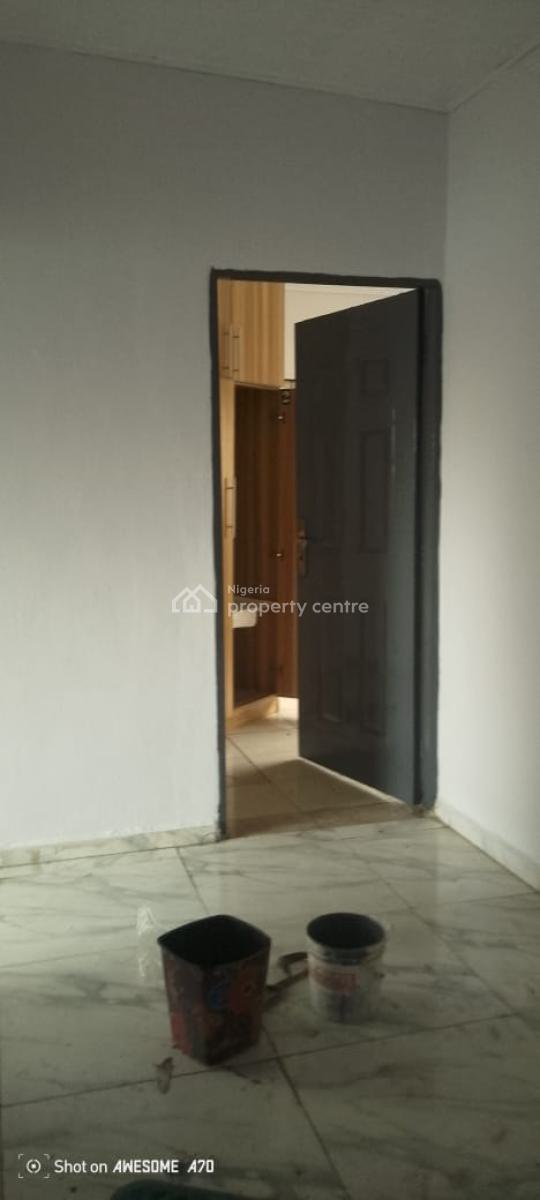 Semi 3bed, Two Big Rooms with Small Visitors Room., Oyediran Estate Sabo, Yaba, Lagos, Flat / Apartment for Rent