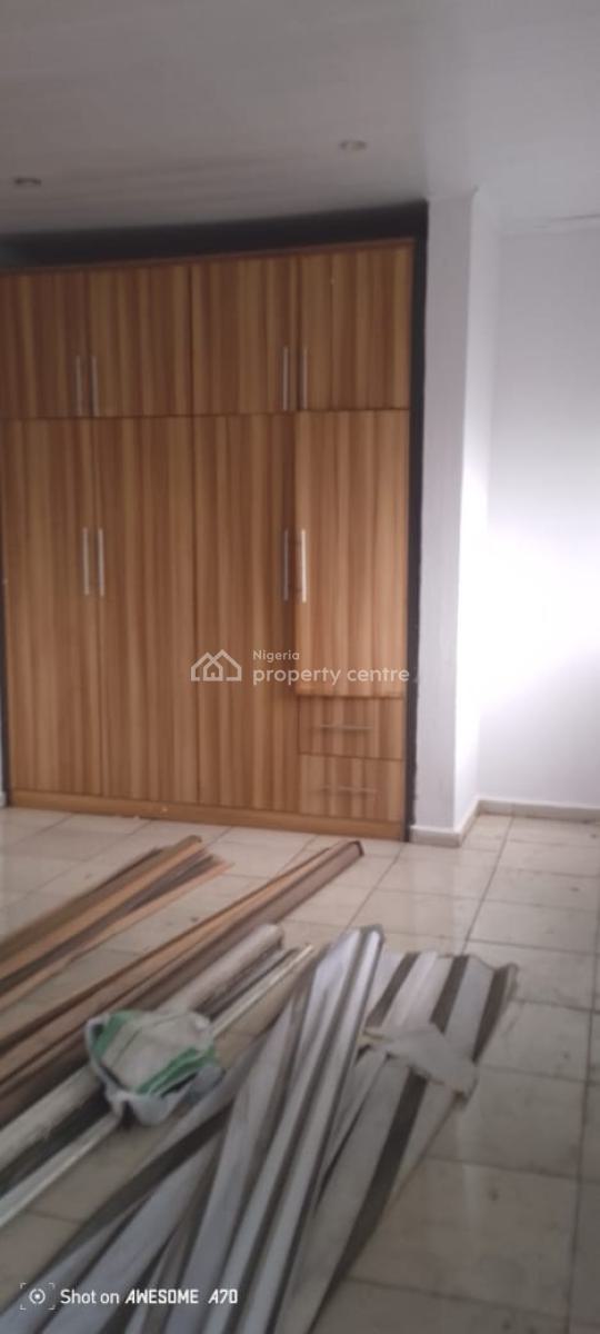 Semi 3bed, Two Big Rooms with Small Visitors Room., Oyediran Estate Sabo, Yaba, Lagos, Flat / Apartment for Rent