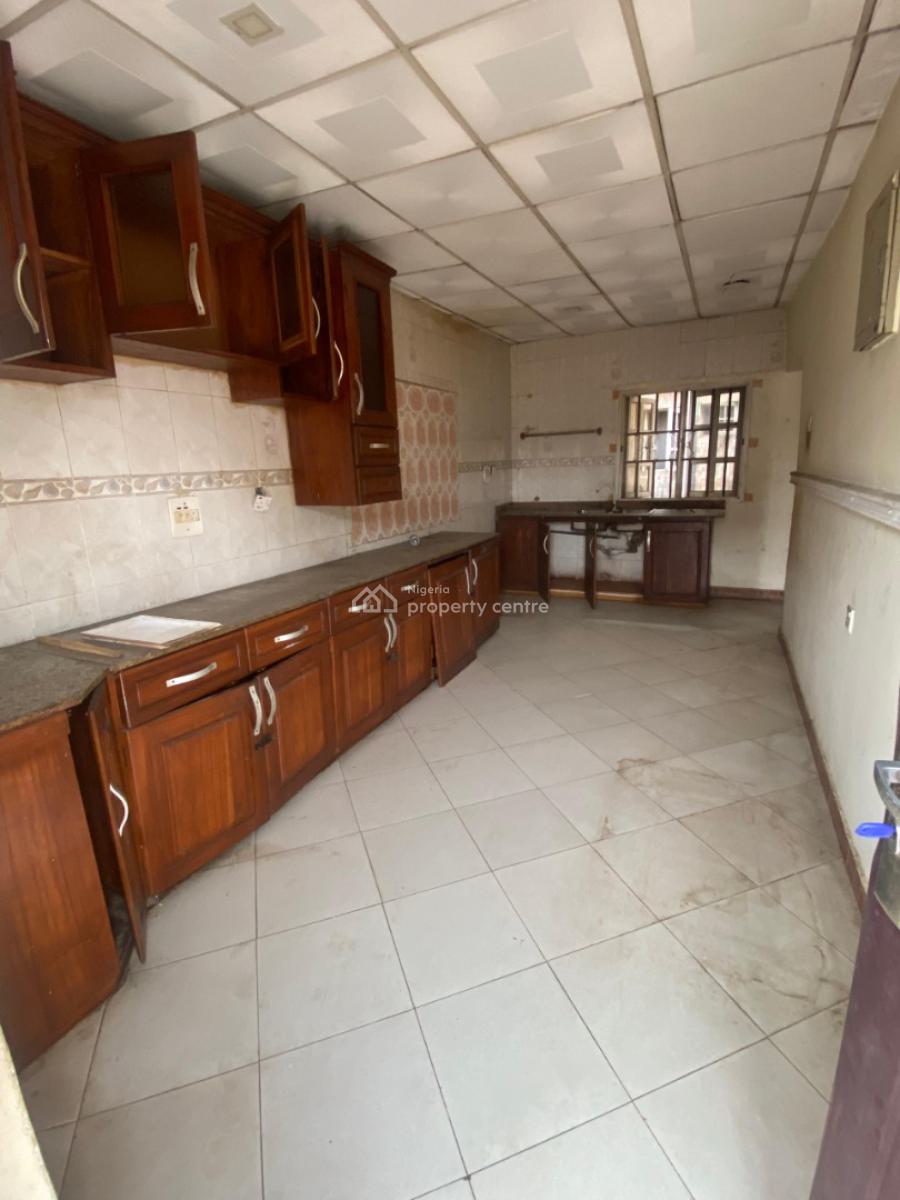 Lovely 2 Bedroom Flat Ground Floor with 3 Toilets, Omole Phase 2, Ikeja, Lagos, Flat / Apartment for Rent