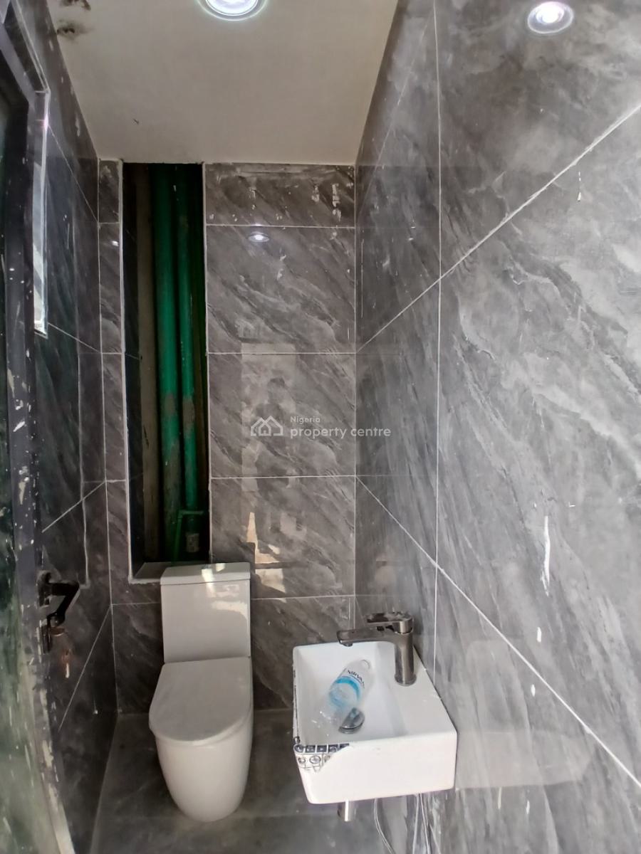 Newly Built and Serviced with 24/7 Power Supply 2 Bedroom En-suite Fla, Ikate, Lekki, Lagos, Flat / Apartment for Sale