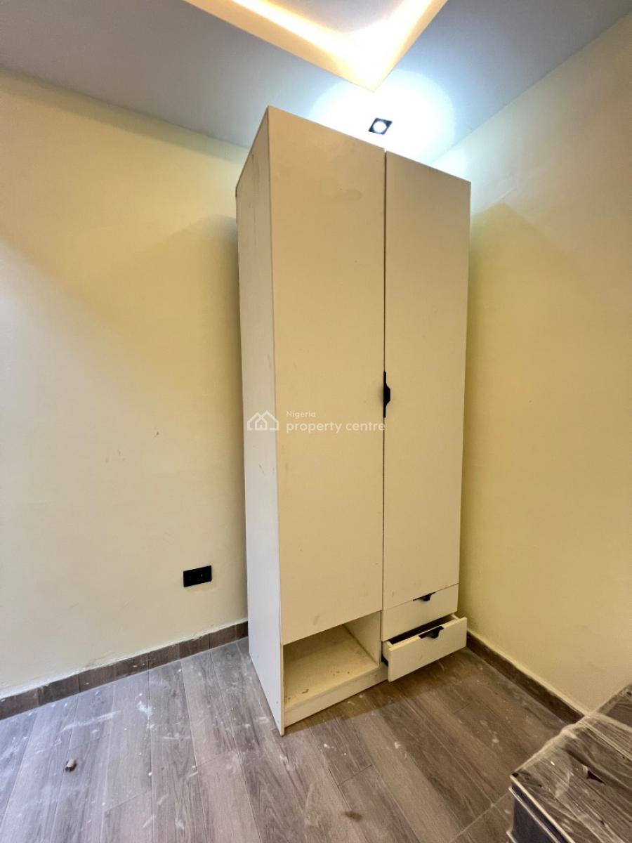 Spacious 2 Bedroom Apartment with Gym and Elevator Suitable in Ikate, Ikate, Ikate, Lekki, Lagos, Block of Flats for Sale