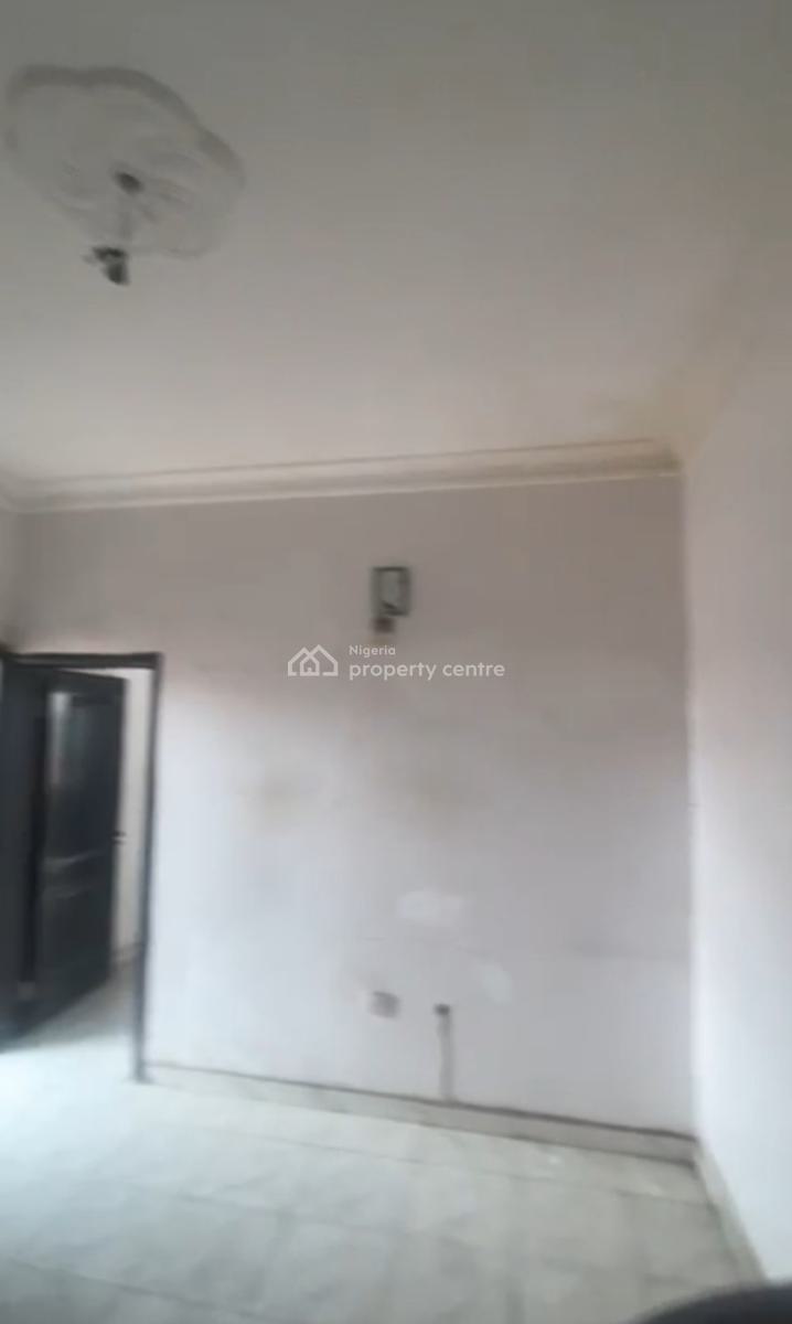 Renovated Miniflat Upstairs, Personal Prepaid Metre, Ample Car , Ser, Alagomeji, Yaba, Lagos, Flat / Apartment for Rent