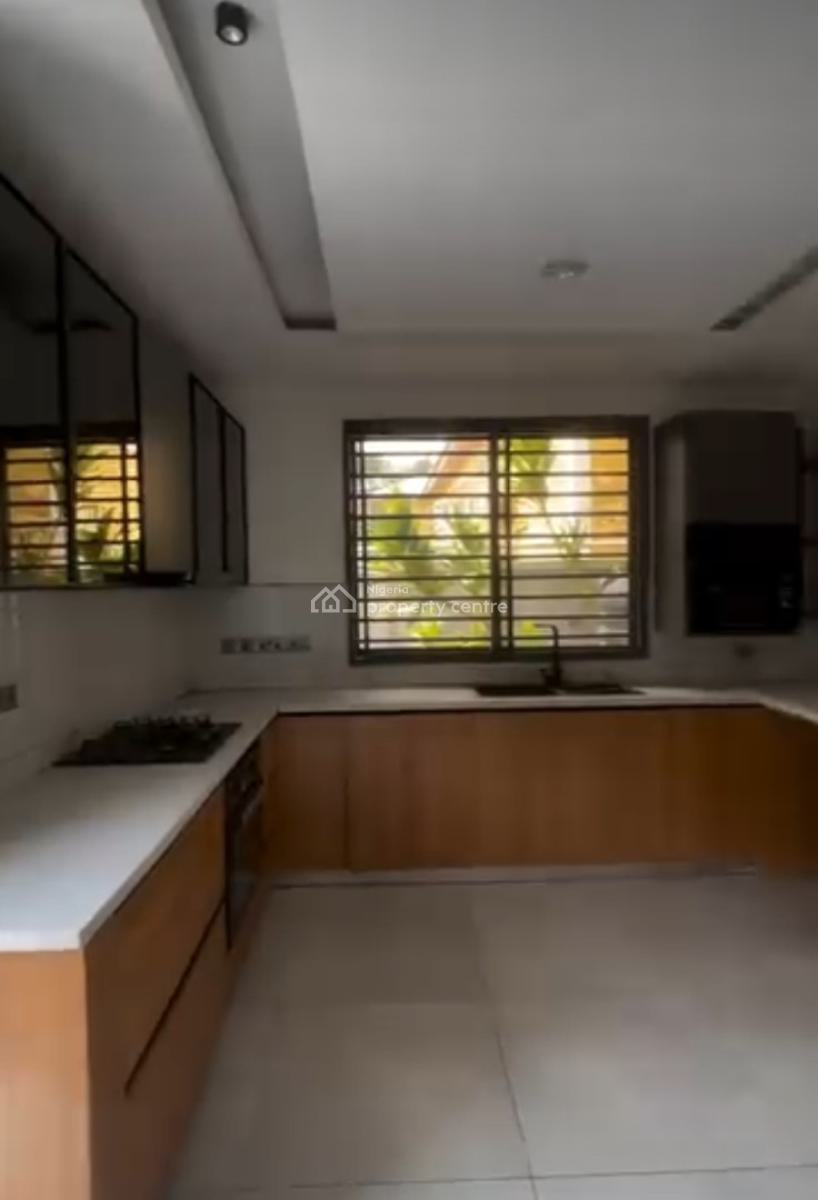 Self-serviced and Self-compound 4 Bedroom En-suite Semi-detached Duple, Lekki Phase 1, Lekki, Lagos, Semi-detached Duplex for Rent