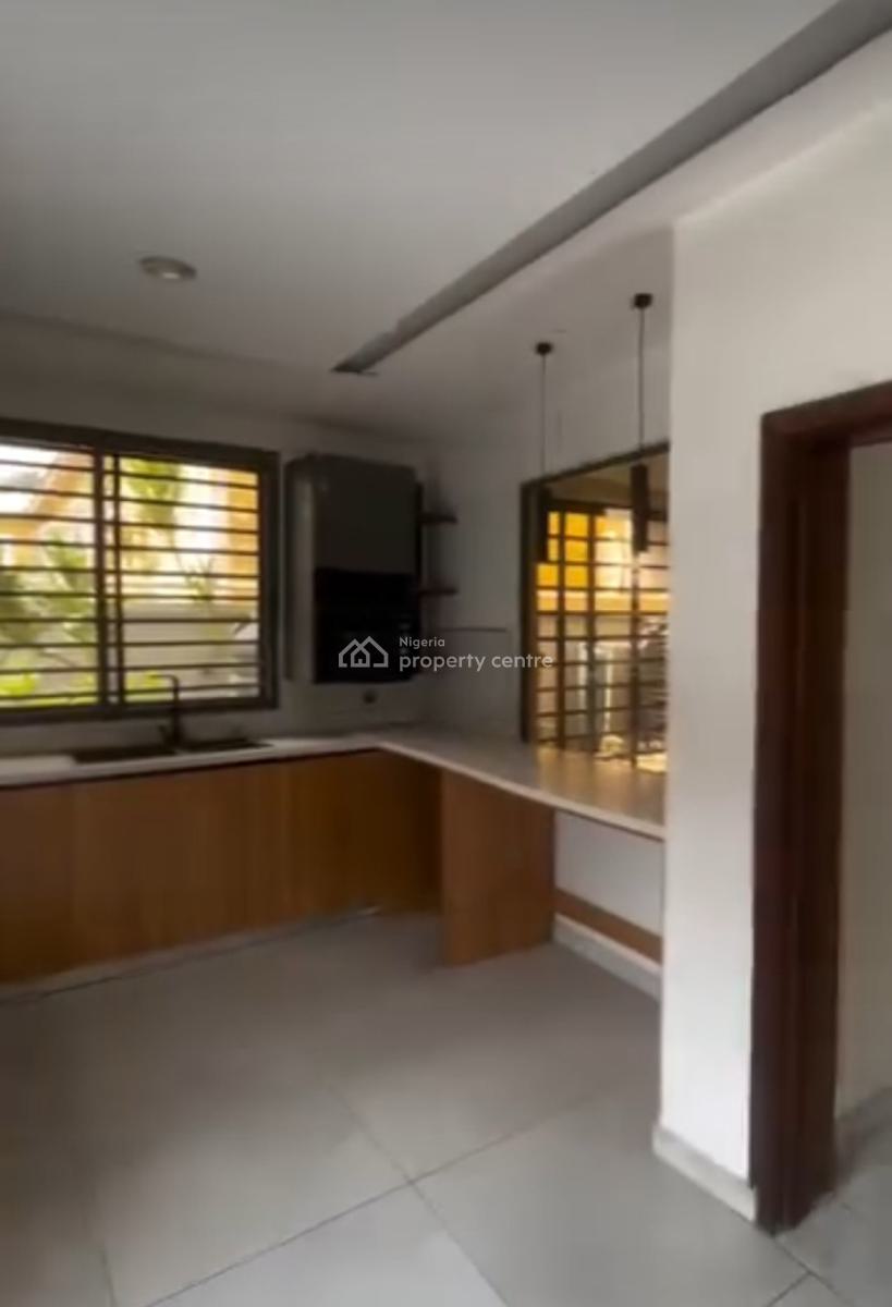 Self-serviced and Self-compound 4 Bedroom En-suite Semi-detached Duple, Lekki Phase 1, Lekki, Lagos, Semi-detached Duplex for Rent