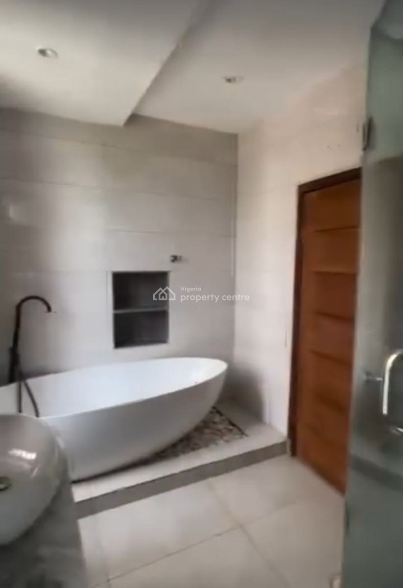 Self-serviced and Self-compound 4 Bedroom En-suite Semi-detached Duple, Lekki Phase 1, Lekki, Lagos, Semi-detached Duplex for Rent