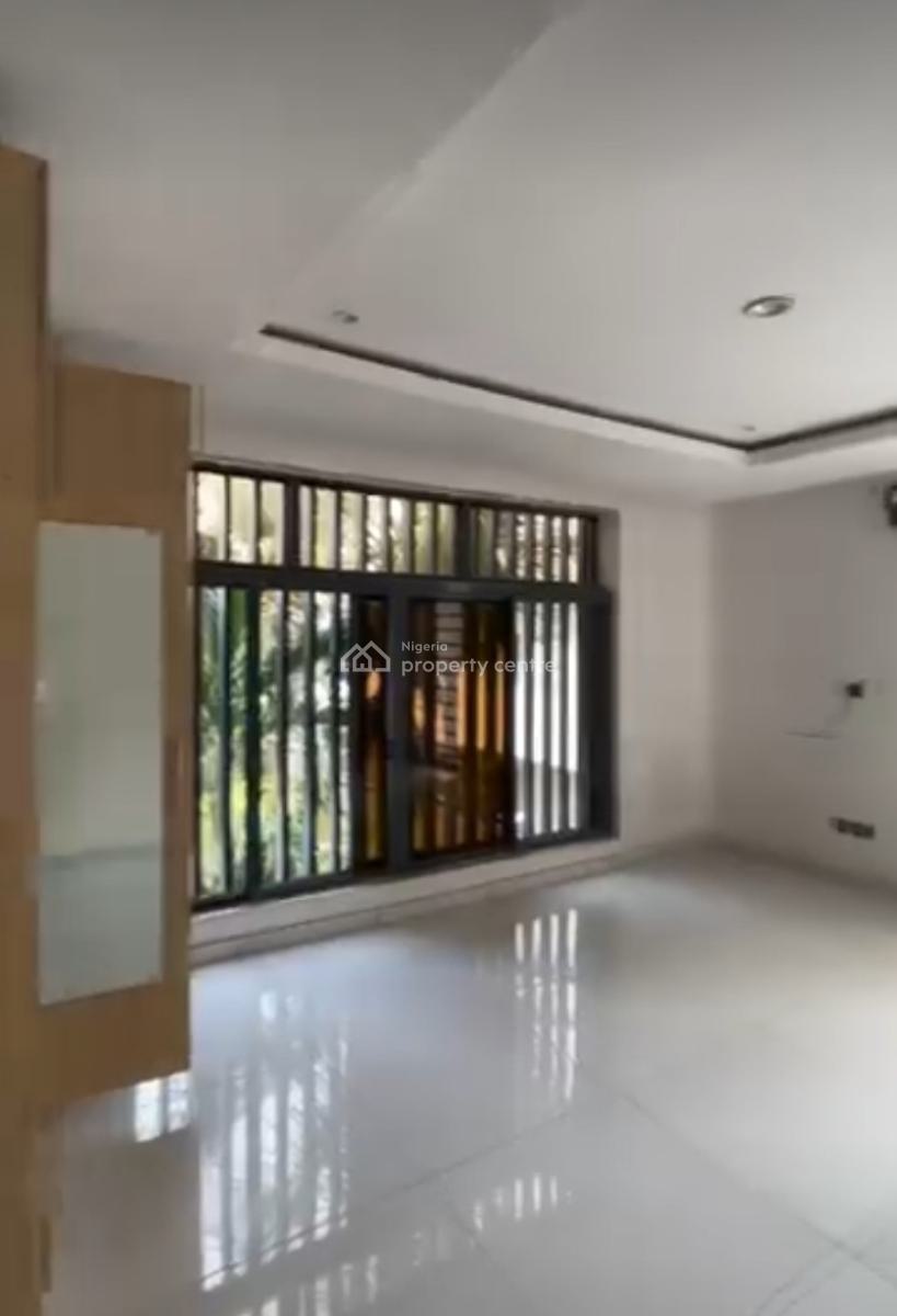 Self-serviced and Self-compound 4 Bedroom En-suite Semi-detached Duple, Lekki Phase 1, Lekki, Lagos, Semi-detached Duplex for Rent