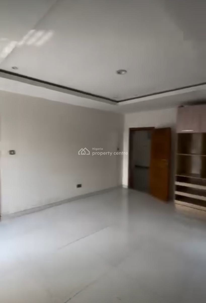 Self-serviced and Self-compound 4 Bedroom En-suite Semi-detached Duple, Lekki Phase 1, Lekki, Lagos, Semi-detached Duplex for Rent