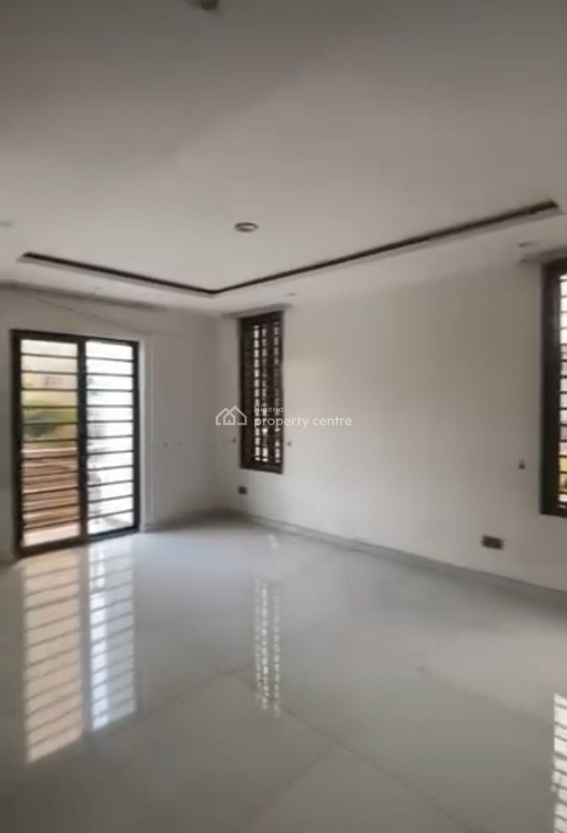 Self-serviced and Self-compound 4 Bedroom En-suite Semi-detached Duple, Lekki Phase 1, Lekki, Lagos, Semi-detached Duplex for Rent