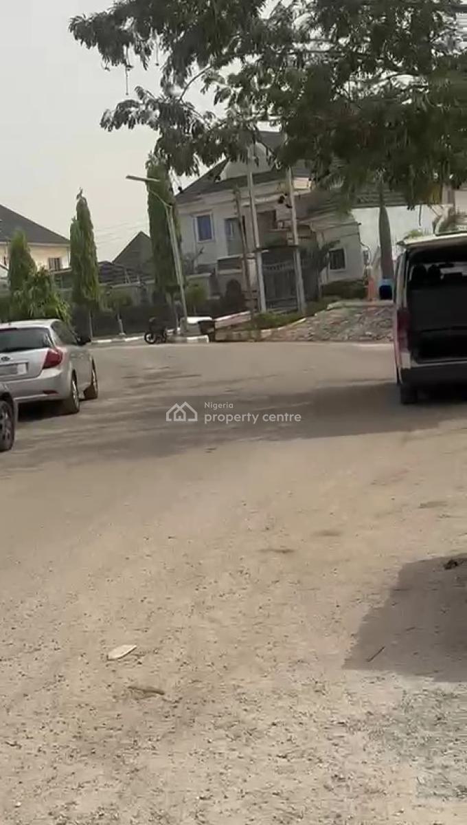 5bedroom Semi-detached with Bq, Gwarinpa, Abuja, Semi-detached Duplex for Sale