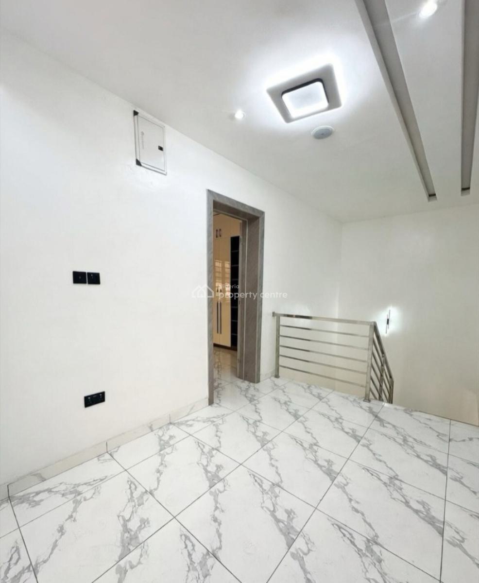 Tastefully Finished and Self-compound and Self-serviced 4 Bedroom En-s, Lekki Phase 1, Lekki, Lagos, Terraced Duplex for Sale