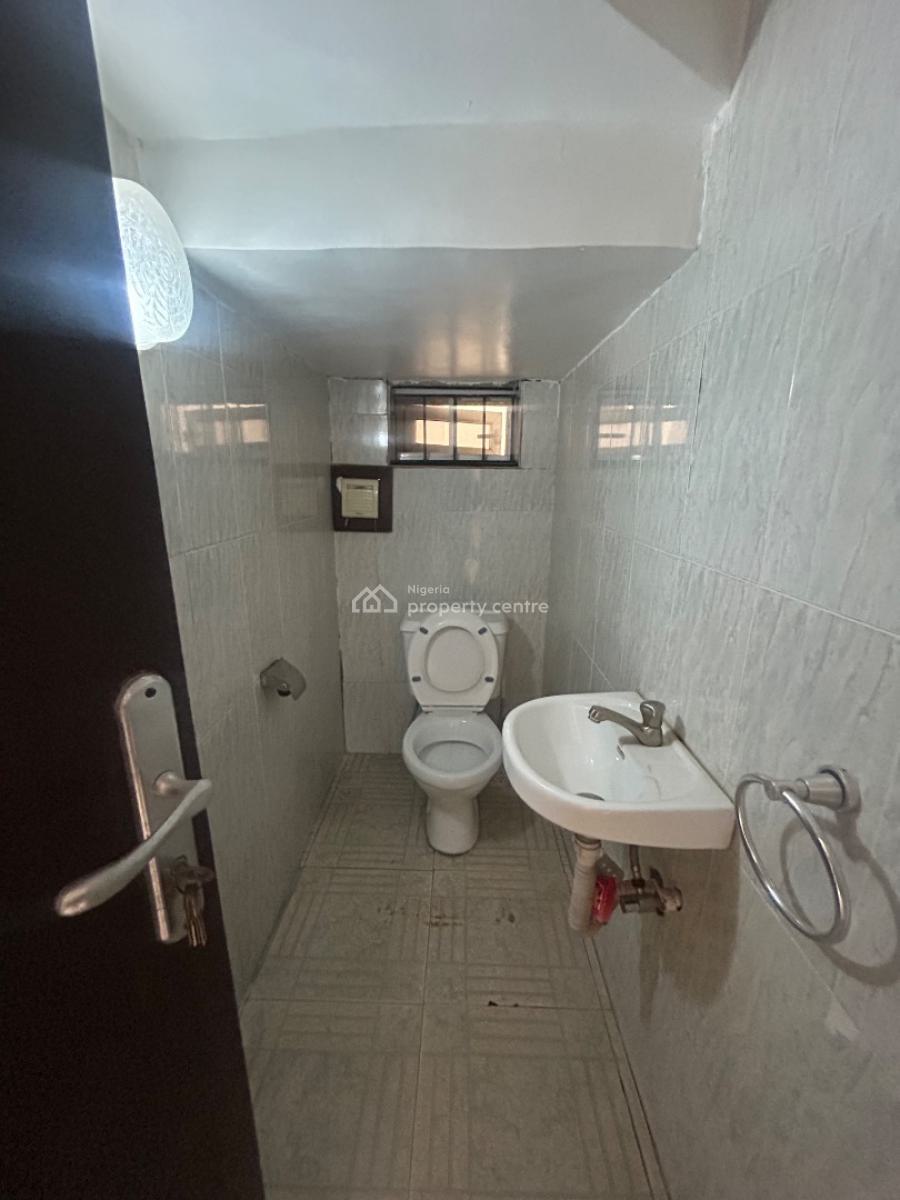 Well Maintained, Tastefully Finished Two Bedroom Apartment, Lekki Phase 1, Lekki, Lagos, Flat / Apartment for Rent