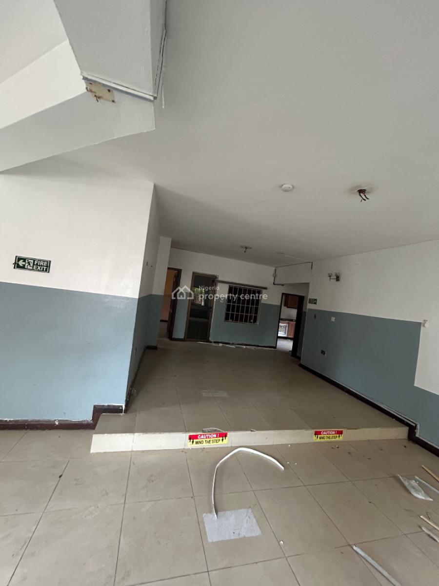 a Spacious 8 Rooms  Apartment, Ikeja Gra, Ikeja, Lagos, Semi-detached Duplex for Rent