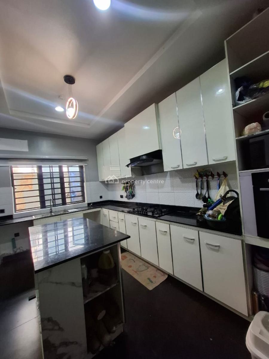 Spacious Well Built 4bedroom Terrace House, New Town, Iponri, Surulere, Lagos, Terraced Duplex for Rent