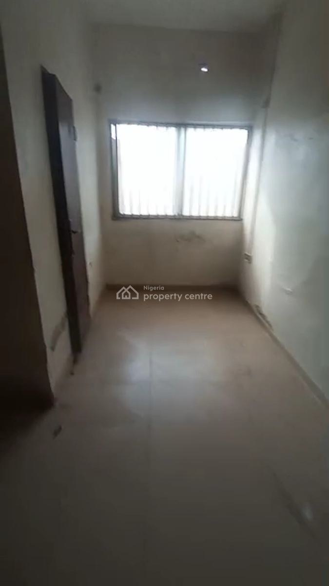 Spacious 3-bedroom Ground Floor Apartment, Gra, Ogudu, Lagos, Flat / Apartment for Rent
