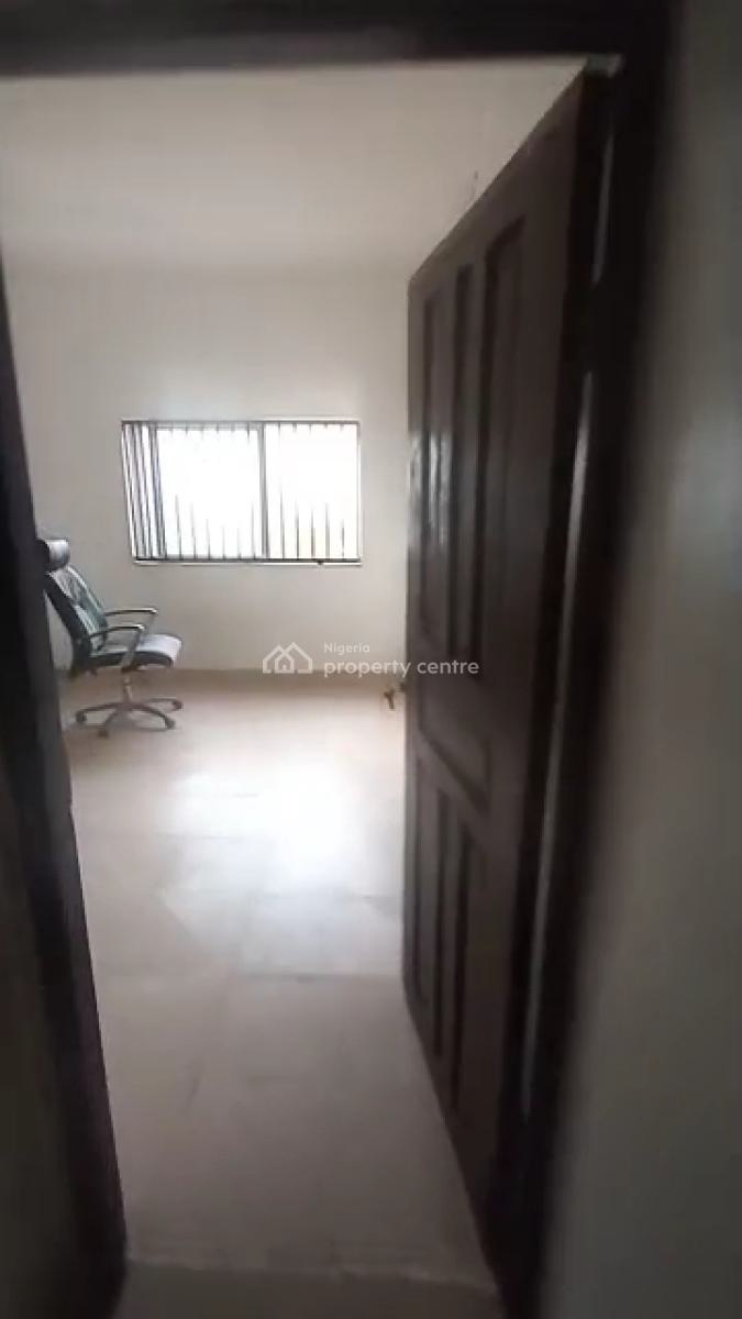 Spacious 3-bedroom Ground Floor Apartment, Gra, Ogudu, Lagos, Flat / Apartment for Rent