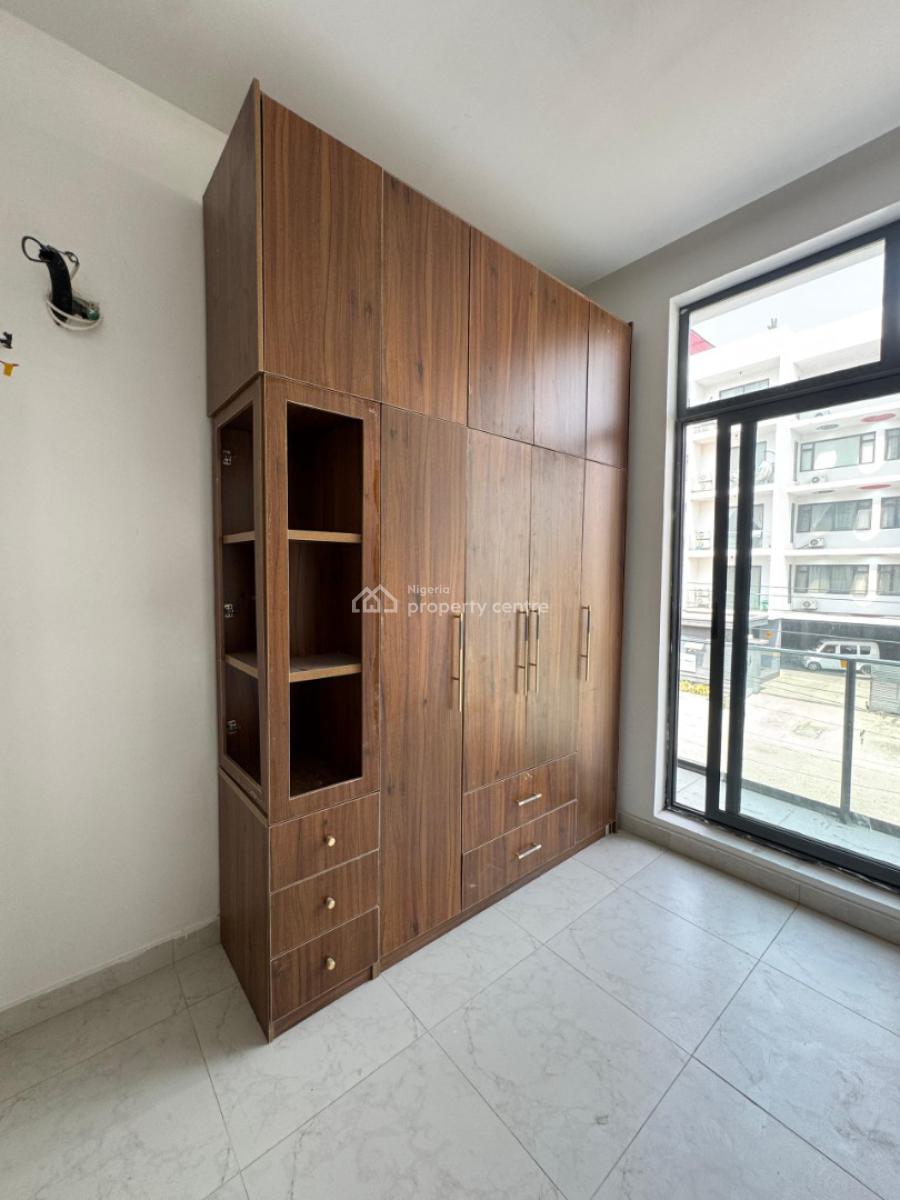 Excellent 2 Bedroom Apartment Within a Secured Estate with a Pool, Gym, Lekki Phase 1, Lekki, Lagos, Flat / Apartment for Sale