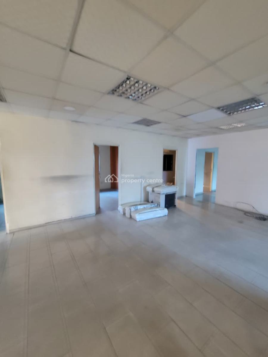 Commercial Big Space Facing The Road in a Busy Area, Lekki, Lagos, Office Space for Rent