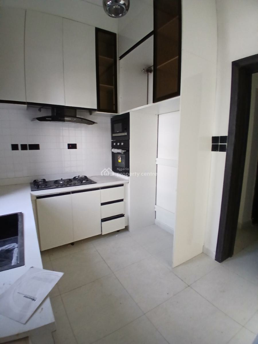 New and Serviced with 24/7 Power Supply 2 Bedroom En-suite Flat. It Wi, Lekki Phase 1, Lekki, Lagos, Flat / Apartment for Rent